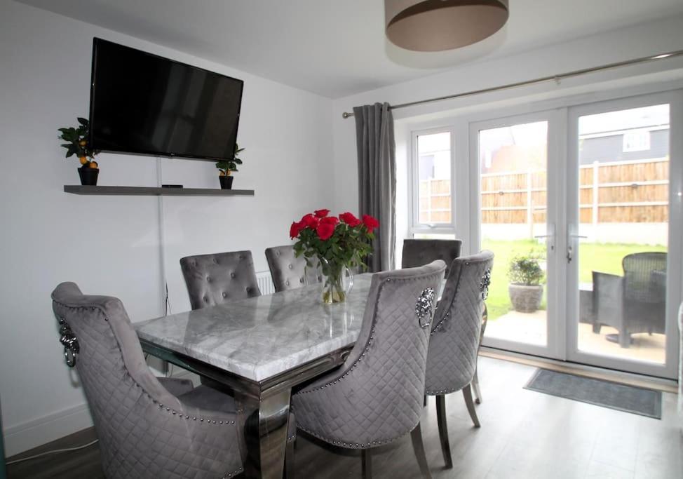 Вилла Beaulieu Park - Sleeps 10 - Chelmsford Broomfield  Экстерьер фото